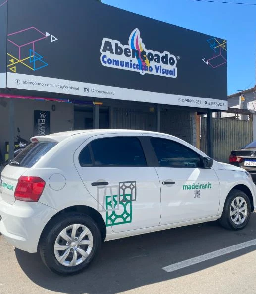 Plotagem de veículos para marketing